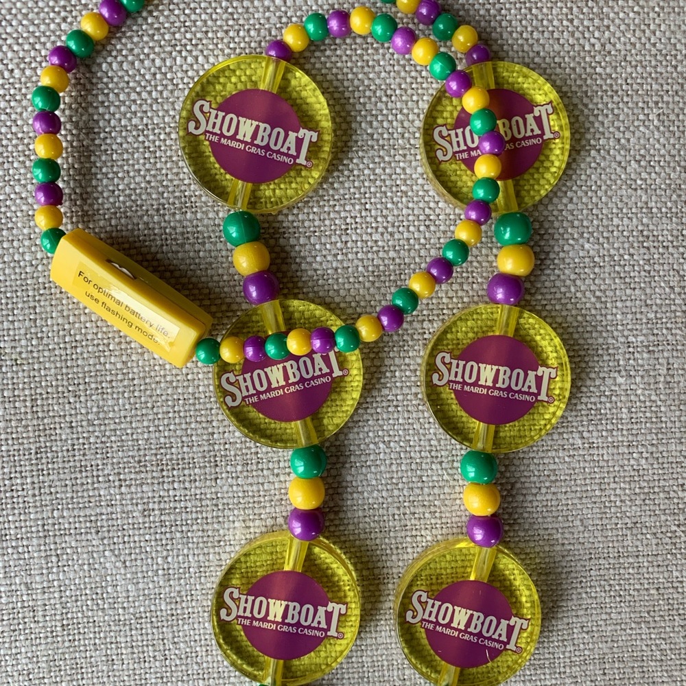 Mardi Gras Showboat New Orleans Party Beads Light up plus…